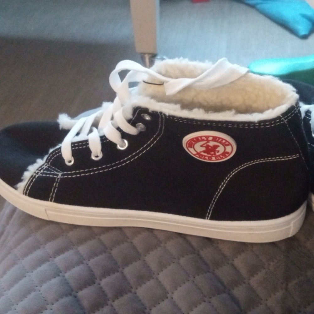 Shoes - Picture 3 of 4